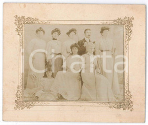 1910 ca ITALIA Ritratto di gruppo - Donne in bianco *Fotografia ANONIMA 17x14 cm Fotografia d'epoca, montata su cartoncino rigido. GOOD/buono  Formato: 17x14 cm originale e autentica 1