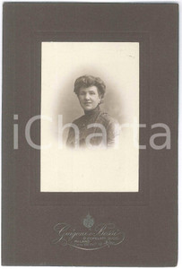 1900 ca MILANO Ritratto di donna - Busto *Foto GUIGONI & BOSSI 11x17 cm Fotografia d'epoca, su cartoncino morbido. FOTOGRAFO: Guigoni &amp; Bossi - Milano GOOD/buono lievi macchie Formato: 11x17 cm originale e autentica 1