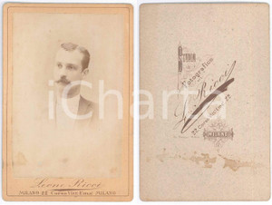 1900 ca MILANO Ritratto maschile con cravattino *Foto Leone RICCI 11x16 cm Fotografia d'epoca, montata su cartoncino rigido.FOTOGRAFO: Leone Ricci - Milano, corso Vittorio Emanuele 22 GOOD/buono  Formato: 11x16 cm originale e autentica 1
