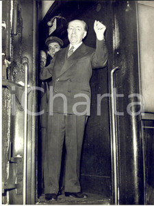 1956 GENOVA Ministro Ezio VANONI in partenza alla stazione *Foto 18x24 cm