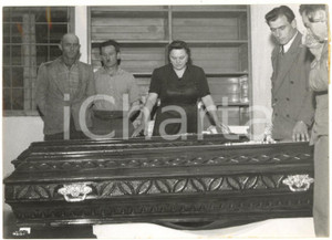 1955 TIONE DI TRENTO Camera ardente operai travolti da una frana *Foto 18x13