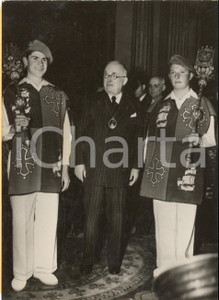 1953 PARIS Président Vincent AURIOL reçoit les "Chevaliers du Languedoc" *Photo