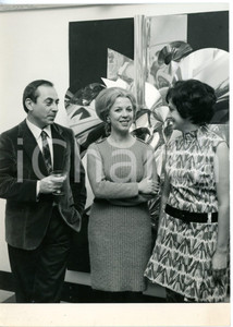 1968 MILANO Inaugurazione mostra - Anna COCCOLI con architetti BELLINO e PATRINI