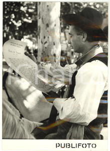 1953 ROMA TRASTEVERE Banditore a cavallo annuncia inizio della FESTA DE NOANTRI