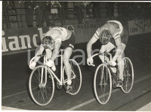 1953 CICLISMO Campionati italiani su pista - Antonio MASPES batte Enzo SACCHI