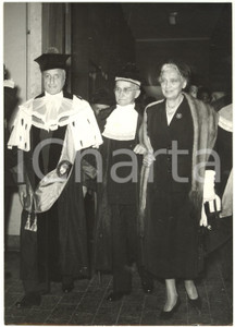 1959 ROMA Luigi EINAUDI riceve laurea honoris causa da Giuseppe Ugo PAPI *Foto