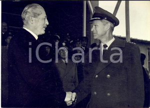 1959 PARIS SHAPE Harold MacMILLAN si congeda dal gen. Lauris NORSTAD Foto 18x13