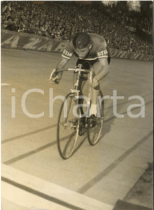 1956 CYCLISME FRANCE Grand Prix des Nations - Jacques ANQUETIL à l'arrivée