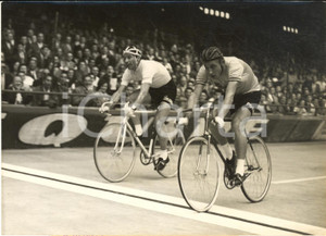 1957 CYCLISME PARIS Parc des Princes - Jacques ANQUETIL batte Jesus LORONO Foto