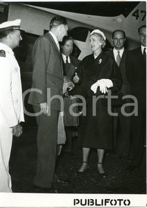 1954 ROMA CIAMPINO - Clare BOOTHE LUCE accoglie Robert Daniel MURPHY *Foto