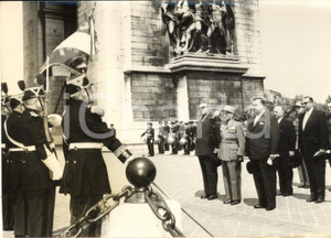 1957 PARIS Ferdinand GRAF rende omaggio al Milite Ignoto *Foto 18x13 cm