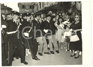 1958 ROMA Funerali papa Pio XII - La polizia fatica a trattenere la folla *Foto