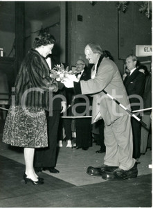 1960 LONDON Olympia - Queen ELIZABETH II receiving a bouquet from clown COCO