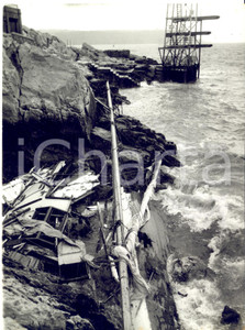 1958 PLYMOUTH Luxury yacht ARMYNE smashed on the rocks *Photo 15x20 cm