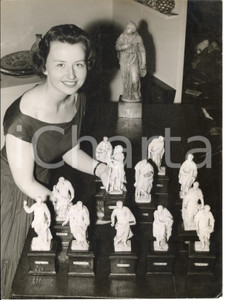 1958 BRISTOL Antique Dealers' fair - Elizabeth PHILLIPS with Apostles in ivory