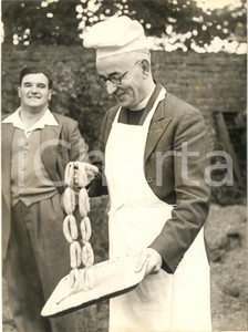 1958 BLACKPOOL Rev. WHEELER vicar of Thornton dishes up the sausages *Photo