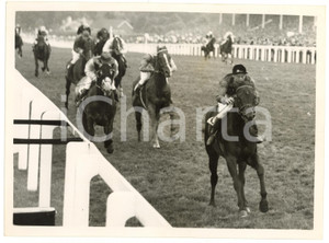1953 ASCOT - ROYAL HUNT CUP Doug SMITH winning with the Queen's horse CHOIR BOY