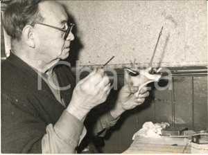 1959 CARDIFF Albert HUTCHINSON making model ships out of chicken bones *Photo