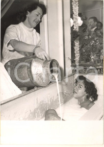1953 PARIS ESTETICA Il nuovo bagno nel latte d'asina *Fotografia 13x18 cm