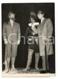 1960 PARIS Musée Grévin - Présentation MODE MASCULINE avec les statues *Photo