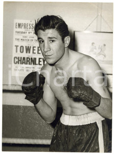 1957 BOXE LONDON Portrait of Willie TOWEEL champion from South Africa *Photo