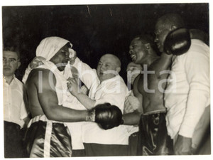 1956 LONDON World Light-eavyweight Title - Winner Archie MOORE Yolande POMPEY