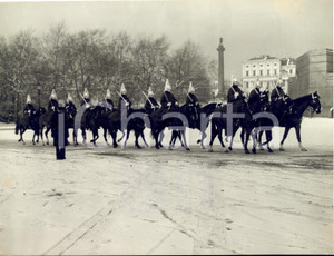 1958 LONDON Horse Guards Parade - Household Cavalry in the snow *Photo