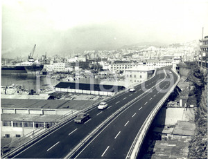 1965 ca GENOVA Veduta del porto con l'autostrada - Fotografia 24x18 cm