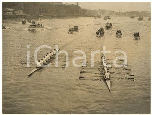 1954 LONDON 100th University Boat Race - OXFORD crew leading CAMBRIDGE *Photo