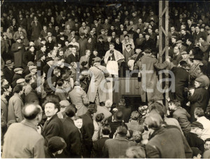 1956 LONDON FOOTBALL Farewell speech of Charlton goalkeeper Sam BARTRAM - Photo