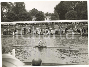 1958 HENLEY ROYAL REGATTA Diamond Sculls - Australian winner Stuart MACKENZIE