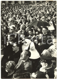1954 ROMA Fedeli in piazza San Pietro per la canonizzazione di papa Pio X *Foto