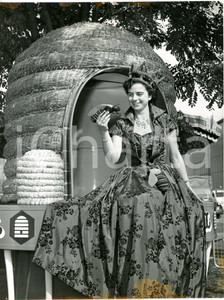 1953 BERLIN - "Heath-Queen 1953" at German Industrial Exhibition - Photo 15x20