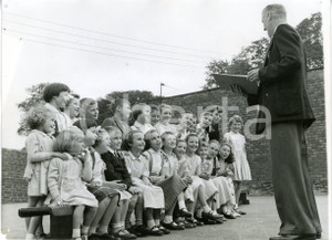 1959 WHICKHAM COUNTY SCHOOL Frederick KEMPTON's class during an open-air lesson