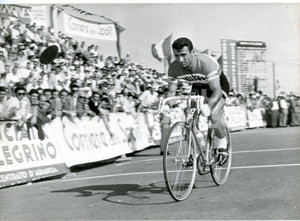 1957 ROMA 23° Giro del Lazio - Secondo classificato Alfredo SABBADIN all'arrivo