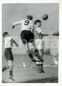 1955 LONDON Highbury - FOOTBALL Arsenal-Aston Villa - Header from Dennis EVANS