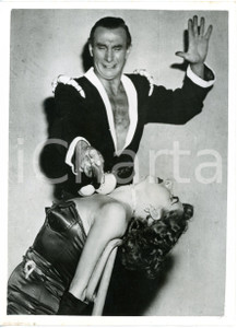 1954 COPENHAGEN - Man splitting an apple with a sword on the young lady's throat