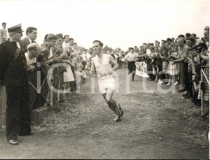 1959 LONDON CHISWICK Denis O'GORMAN wins his first marathon race *Photo