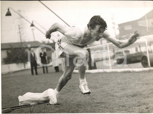 1960 WOLVERHAMPTON Peter RADFORD during a training session with electric hare