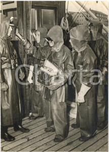 1957 SYDNEY Crew members of ship "Hisakawa Maru" in protective clothing *Photo