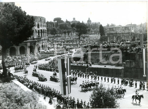 1959 ROMA Corteo re Paolo di Grecia e Federica di HANNOVER al Colosseo *Foto