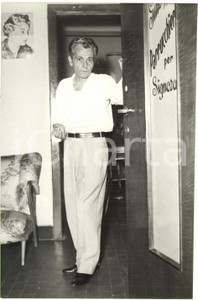 1959 GENOVA Il parrucchiere Giuseppe SALAMIDA dopo la denuncia a Sophia LOREN