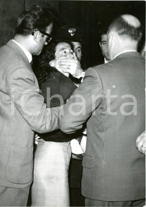 1959 ROMA Visita Regina Madre d'Inghilterra - Polizia trattiene una donna *Foto