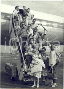 1960 PARIS ORLY Départ alpinistes lyonnais pour l'Himalaya - Photo 13x18 cm