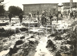 1959 ANCONA Città invasa dal fango dopo nubifragio - Bambini con le pale *Foto