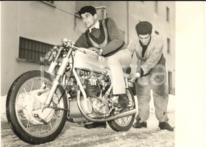 1956 MOTOCICLISMO BOLOGNA Tarquinio PROVINI con la nuova MONDIAL 250 cc *Foto