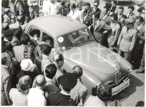 1955 ROMA - RALLY DEL CINEMA Partenza di Gina LOLLOBRIGIDA e Milko SKOFIC *Foto