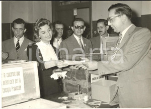 1956 ROMA Elezioni amministrative - Attrice Giovanna RALLI al seggio *Foto 18x13