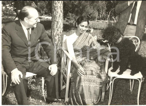1959 ROMA Roberto ROSSELLINI e Sonali DAS GUPTA nella loro casa *Foto 18x13