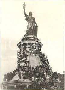 1958 PARIS Place de la République - Manifestation de la Défense Républicaine